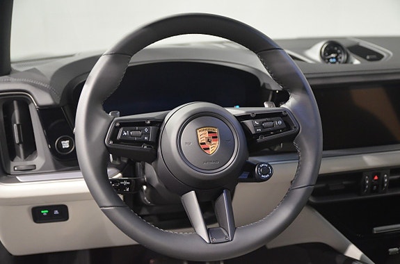 Porsche Cayenne 16 of 22