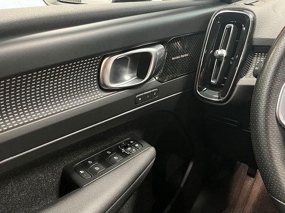 Volvo XC40 13 of 19