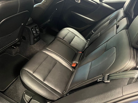 Volvo XC40 5 of 19