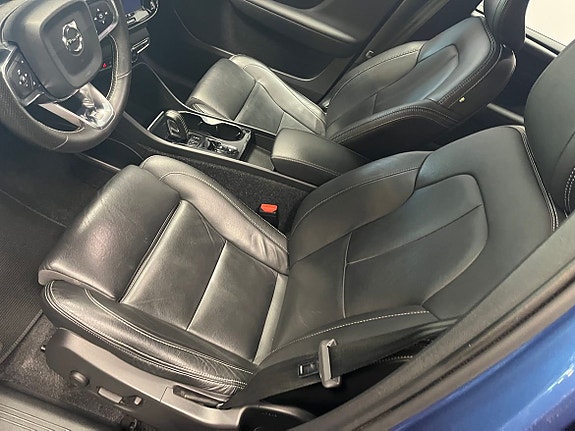 Volvo XC40 4 of 19
