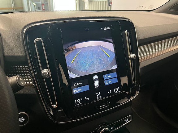 Volvo XC40 16 of 19