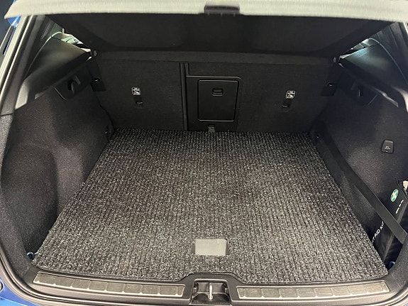 Volvo XC40 6 of 19