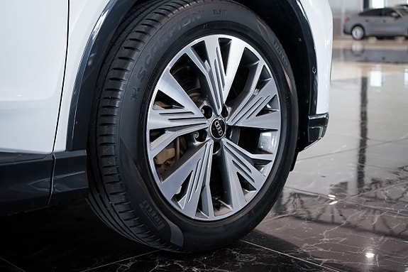 Audi Q4 e-tron 27 of 27