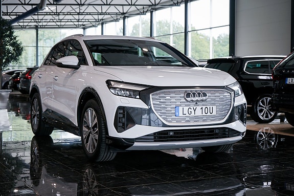 Audi Q4 e-tron 3 of 27