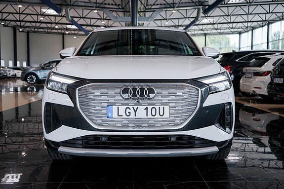 Audi Q4 e-tron 2 of 27