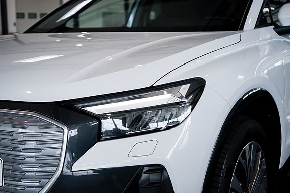 Audi Q4 e-tron 4 of 27