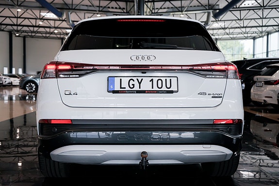 Audi Q4 e-tron 6 of 27