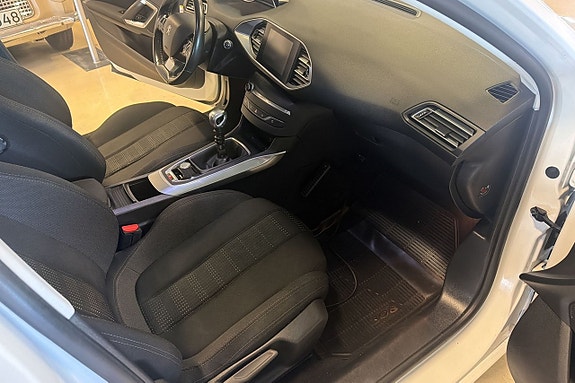 Peugeot 308 SW 7 of 10