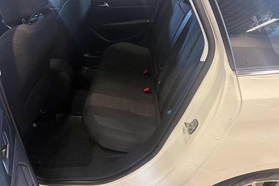 Peugeot 308 SW 9 of 10