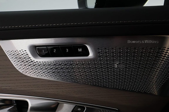 Volvo XC90 14 of 27
