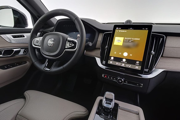 Volvo XC90 8 of 27