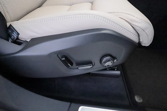 Volvo XC90 15 of 27