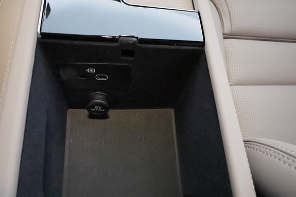 Volvo XC90 13 of 27