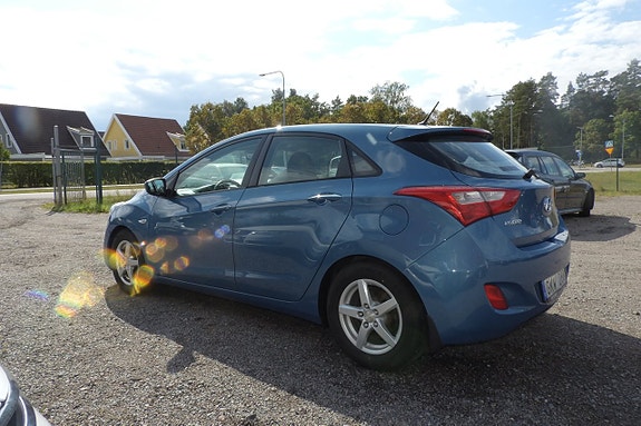 Hyundai i30 2 of 15