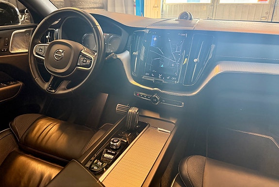 Volvo XC60 8 of 13