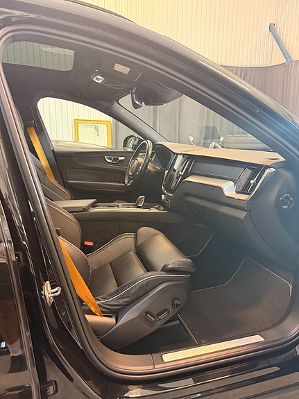 Volvo XC60 11 of 13