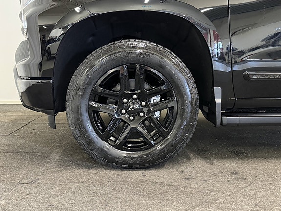 Chevrolet Silverado 1500 28 of 30