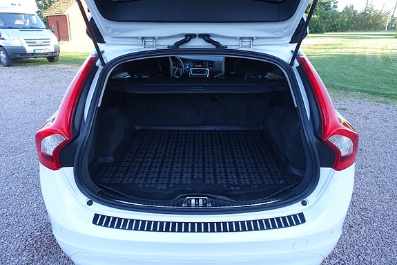Volvo V60 9 of 30