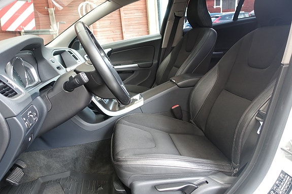 Volvo V60 12 of 30