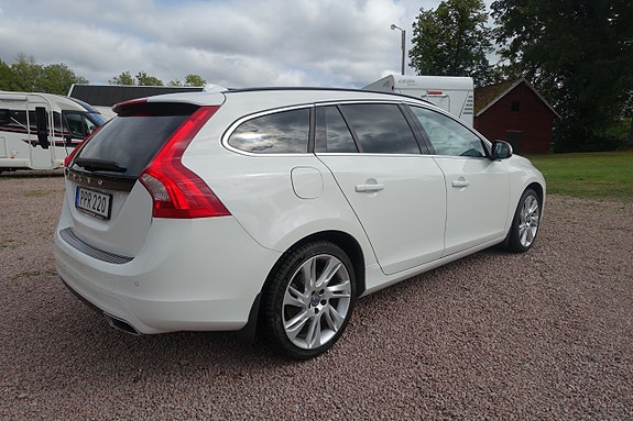 Volvo V60 2 of 30