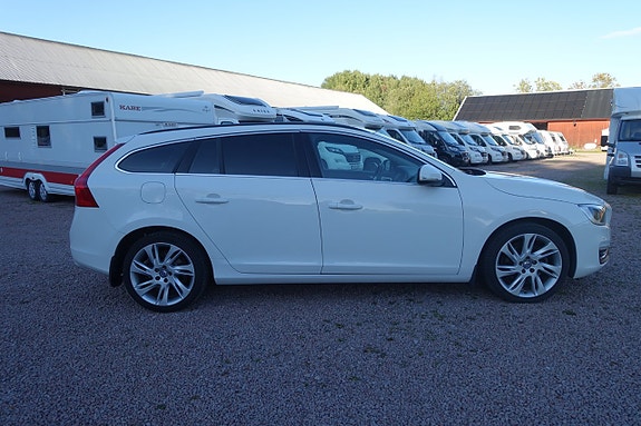 Volvo V60 2 of 30