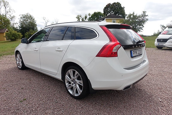 Volvo V60 4 of 30