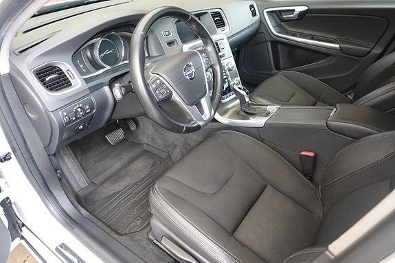 Volvo V60 11 of 30