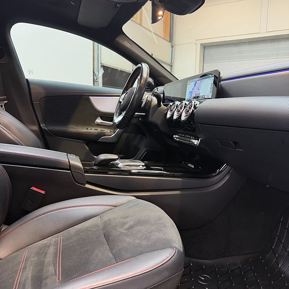 Mercedes-Benz CLA250 11 of 14