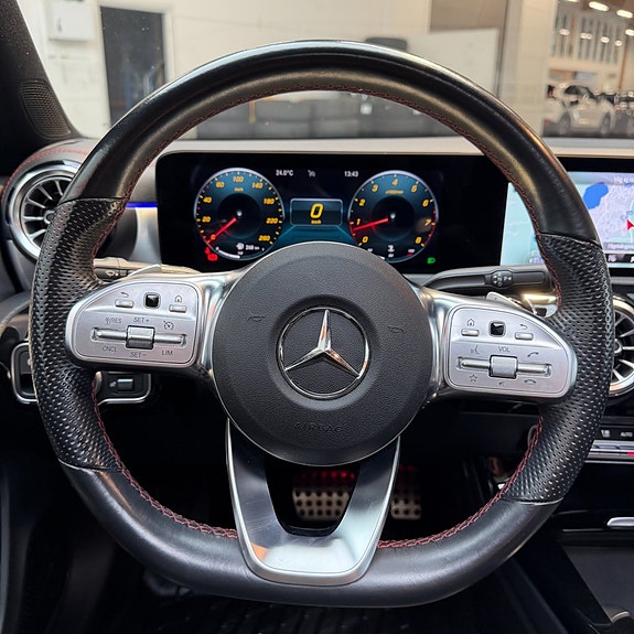 Mercedes-Benz CLA250 10 of 14