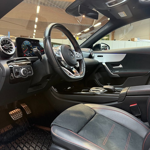 Mercedes-Benz CLA250 8 of 14