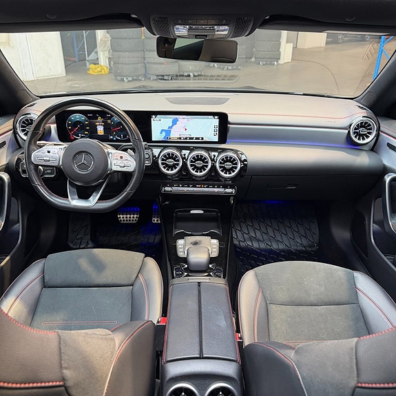 Mercedes-Benz CLA250 9 of 14