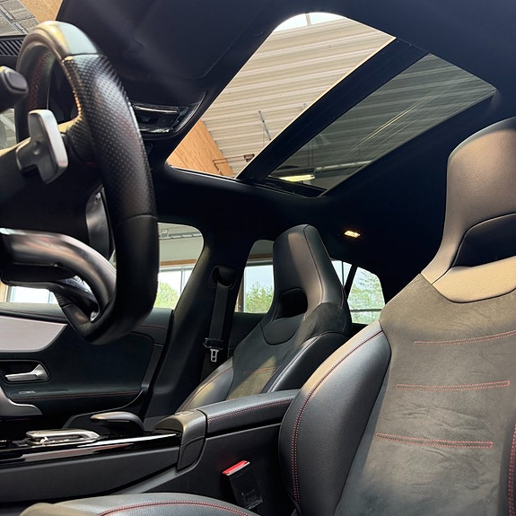 Mercedes-Benz CLA250 13 of 14