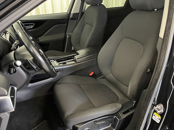 Jaguar F-PACE 6 of 16