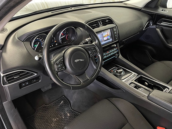 Jaguar F-PACE 7 of 16