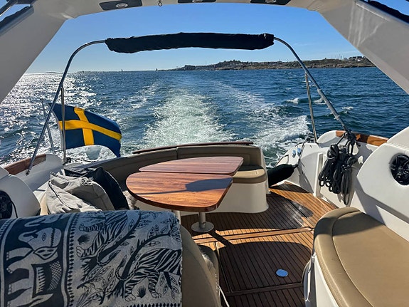 Jeanneau Prestige 34 -05 | 2 x Volvo Penta KAD 300 3 of 8
