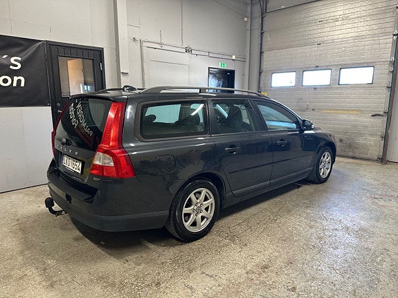 Volvo V70 3 of 20