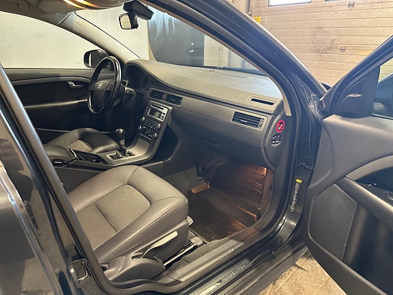 Volvo V70 14 of 20
