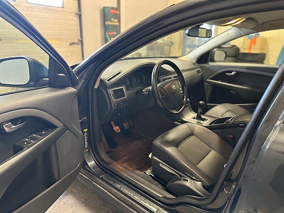 Volvo V70 7 of 20