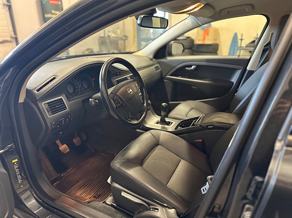 Volvo V70 8 of 20