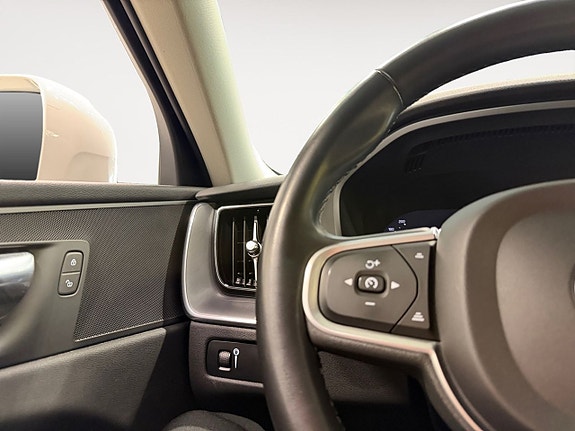Volvo XC60 19 of 22