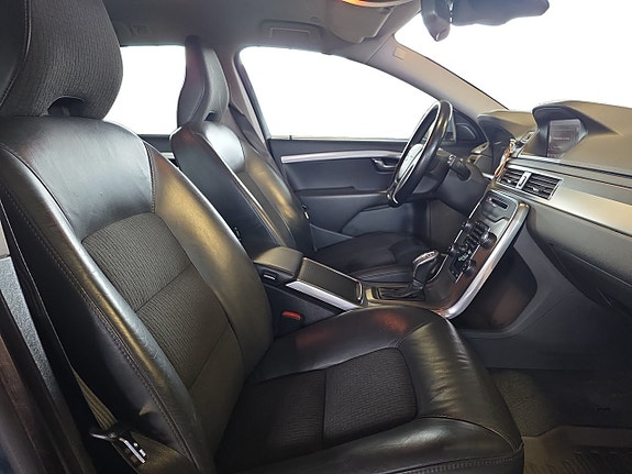 Volvo V70 11 of 15