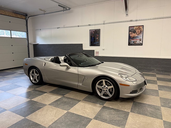 Chevrolet Corvette 2 of 30