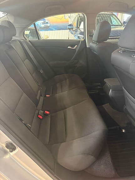 Honda Accord 9 of 17