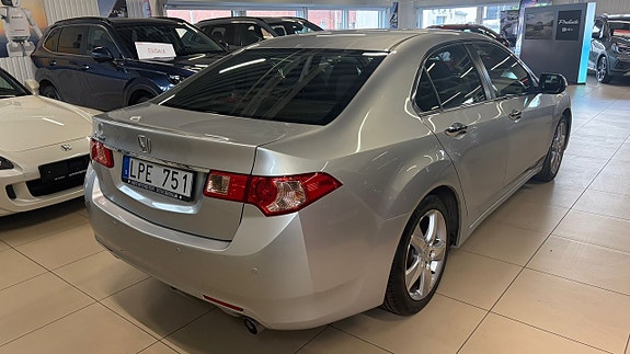 Honda Accord 3 of 17