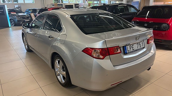 Honda Accord 4 of 17