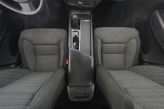 Volvo XC60 14 of 28