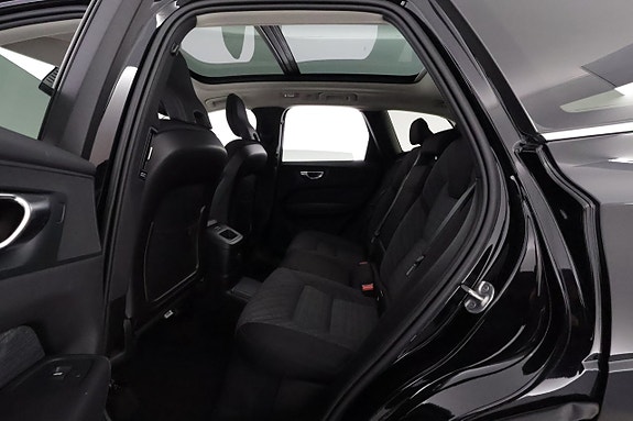Volvo XC60 12 of 28