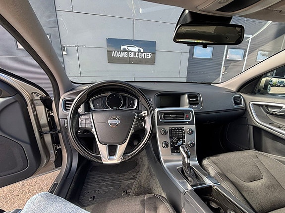 Volvo V60 11 of 18