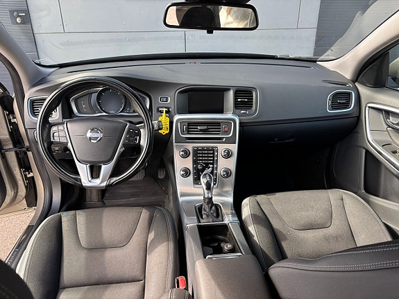 Volvo V60 12 of 18