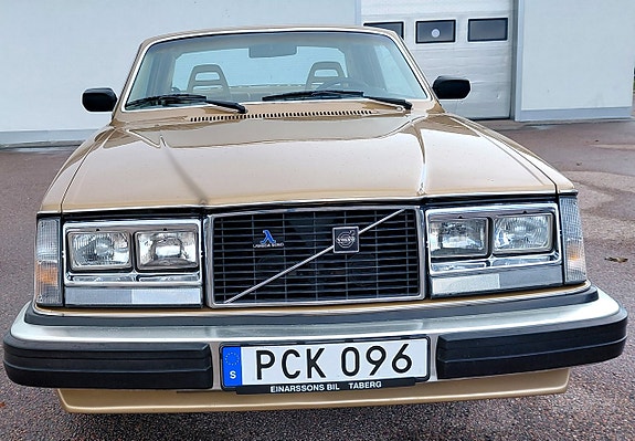 Volvo 262 6 of 20